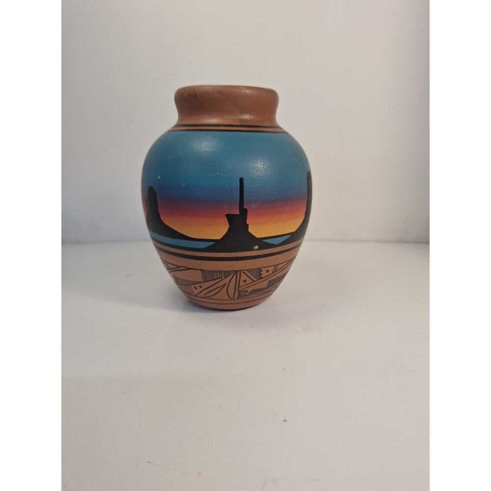 Vintage Navajo Handpainted Pottery Vase. Desert Scene,  Signed.